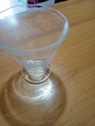 Vaso in vetro forma conica usato
