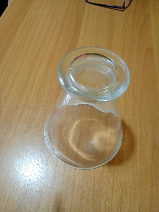 Vaso in vetro forma conica usato