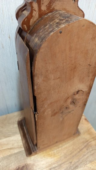 Capilla gótica antigua de madera