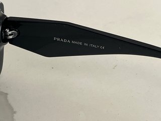 Gafas de sol Prada mujer negras
