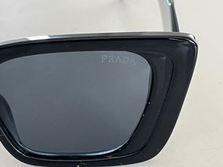 Gafas de sol Prada mujer negras