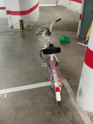 Bicicleta Vintage Morada con Cesta