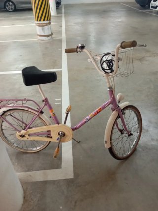 Bicicleta Vintage Morada con Cesta