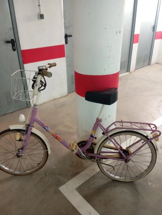 Bicicleta Vintage Morada con Cesta