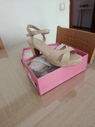 Zapatos de tacón beige