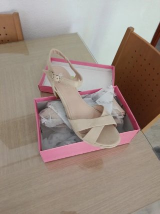 Zapatos de tacón beige