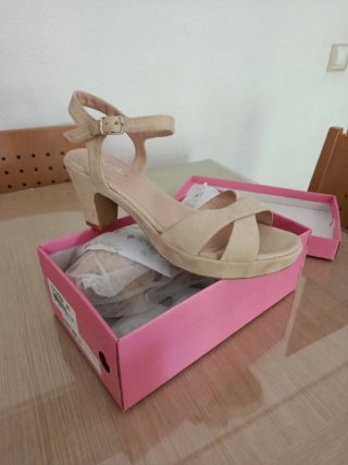 Zapatos de tacón beige