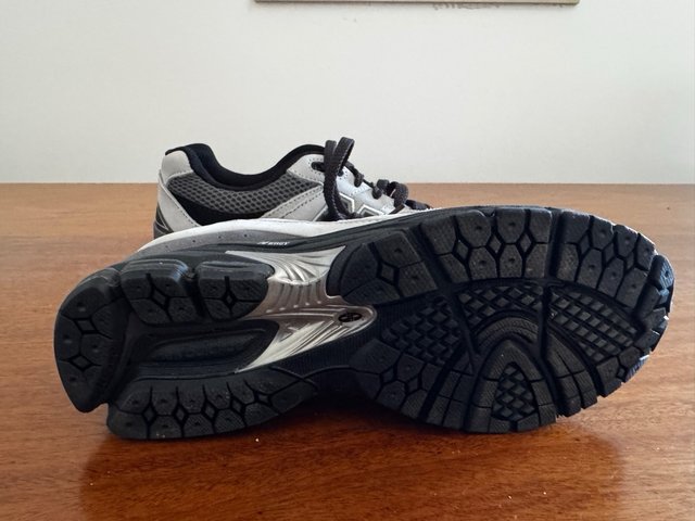 Scarpe New Balance 2002R Taglia 42