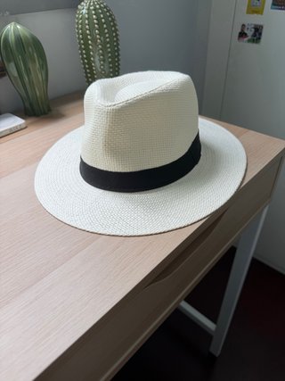 Sombrero de playa beige y negro
