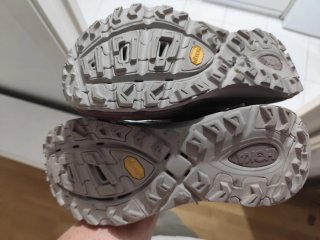 Zapatillas Hoka Beige rojo