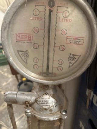 Expendedora de aceite antigua NERBI