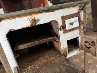 Cocina de carbón antigua de hierro