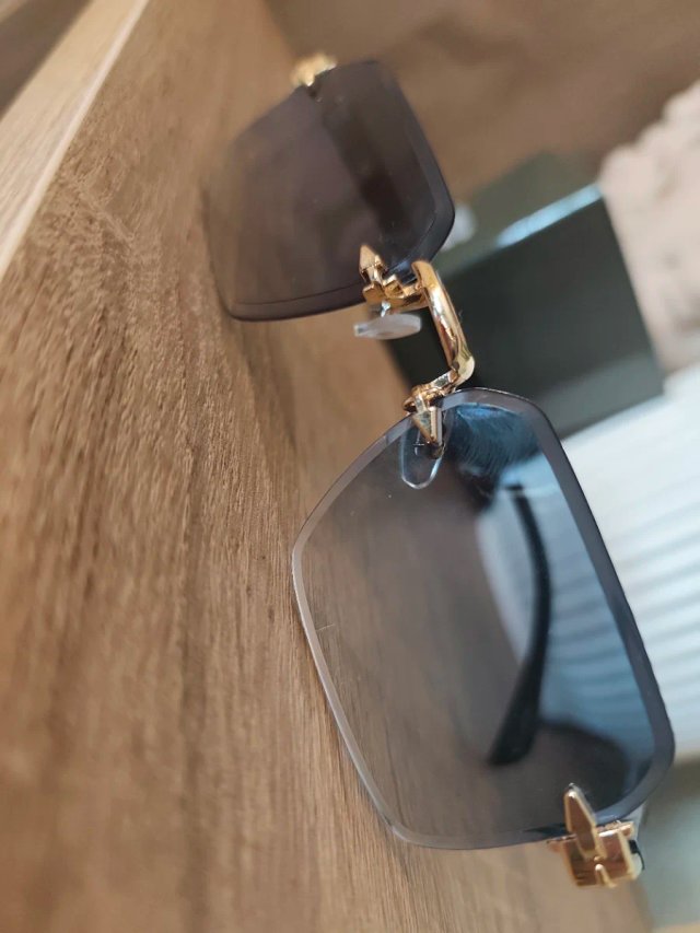 Gafas de sol retro sin montura