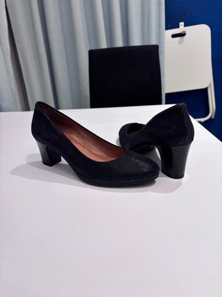 Tacones negros cuero brillo sutil talla 38 Adela