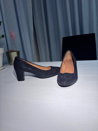 Tacones negros cuero brillo sutil talla 38 Adela
