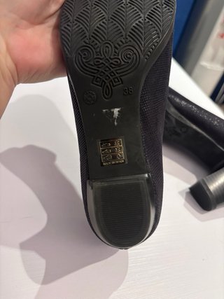 Tacones negros cuero brillo sutil talla 38 Adela