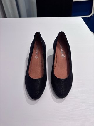 Tacones negros cuero brillo sutil talla 38 Adela