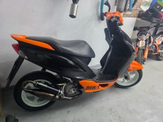 Yamaha Jog Scooter Naranja/Negro