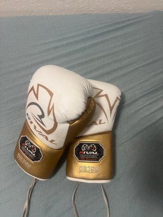 Guantes Boxeo Rival 16 Oz RS100 Blanco/Dorado