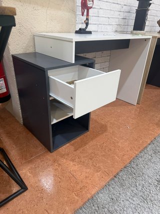 Escritorio moderno gris y blanco