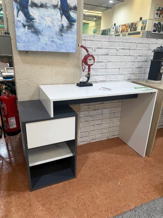 Escritorio moderno gris y blanco