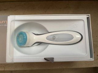 Máquina facial blanca
