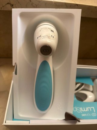 Máquina facial blanca