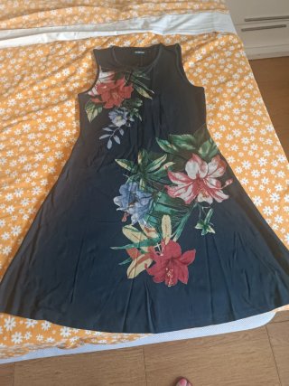 Vestido Desigual Negro Estampado Flores