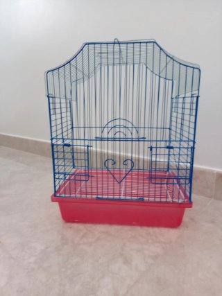 Jaula para pájaros azul y roja