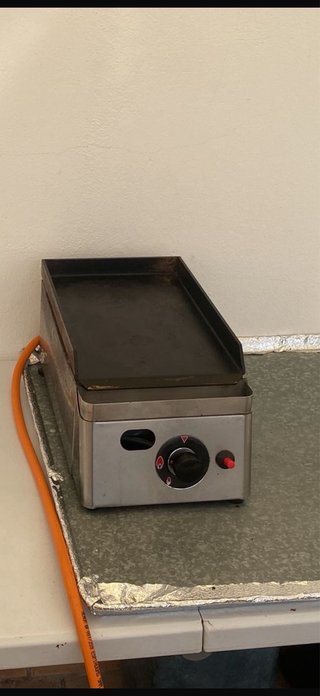 Cocina: Mesa Acero, Plancha y Freidora