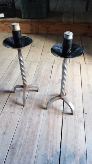Candelabros antiguos de hierro forjado