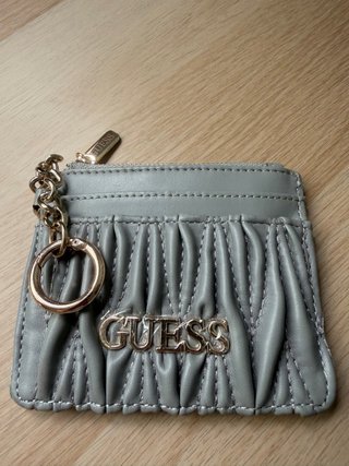 Tarjetero Llavero Guess Gris