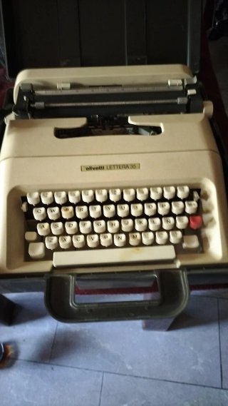Máquina de escribir Olivetti Linea 88