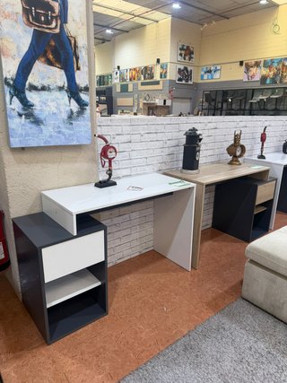 Escritorio moderno gris y blanco
