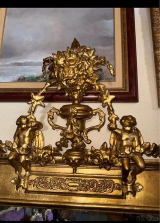 Espejo de madera dorado con ornamentación siglo 18