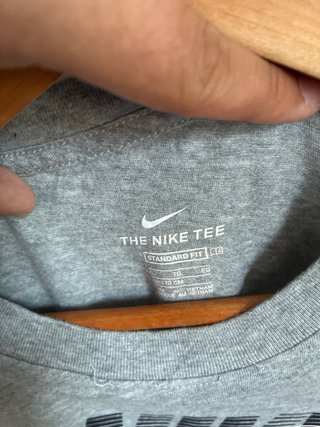 Camiseta Nike Gris