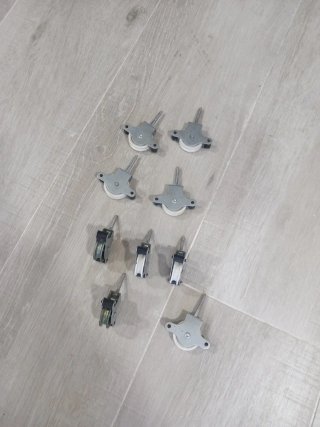 Garrucha para tendedero de metal