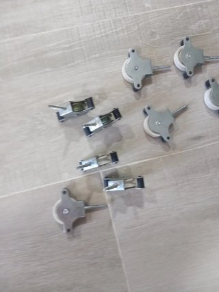 Garrucha para tendedero de metal