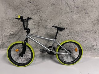 Bicicleta BMX infantil plateada