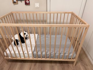 Cuna de madera haya SNIGLAR NUEVA y colchon