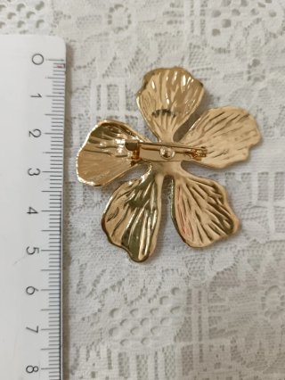 Spilla fiore dorata