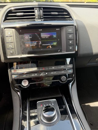 Jaguar XE 2018