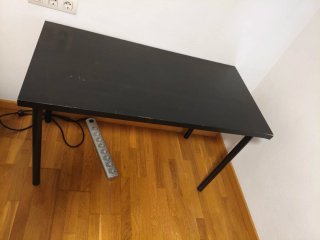 Mesa de escritorio negra
