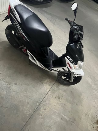 Yamaha Jog RR Negra y Blanca