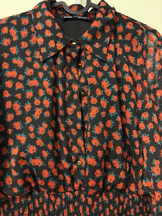 Vestido Zara floral negro y rojo