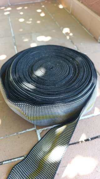 Eslinga de cuerda negra con detalles