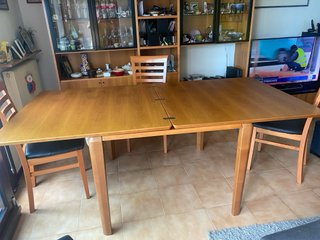 Tavolo quadrato in legno massello
