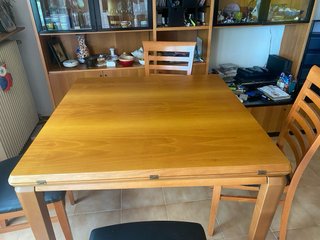 Tavolo quadrato in legno massello