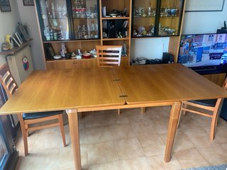 Tavolo quadrato in legno massello