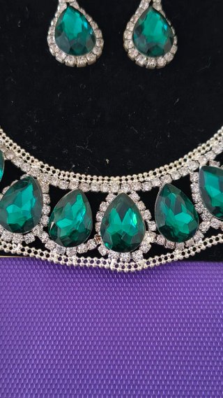 Juego collar, pendientes y pulsera esmeralda